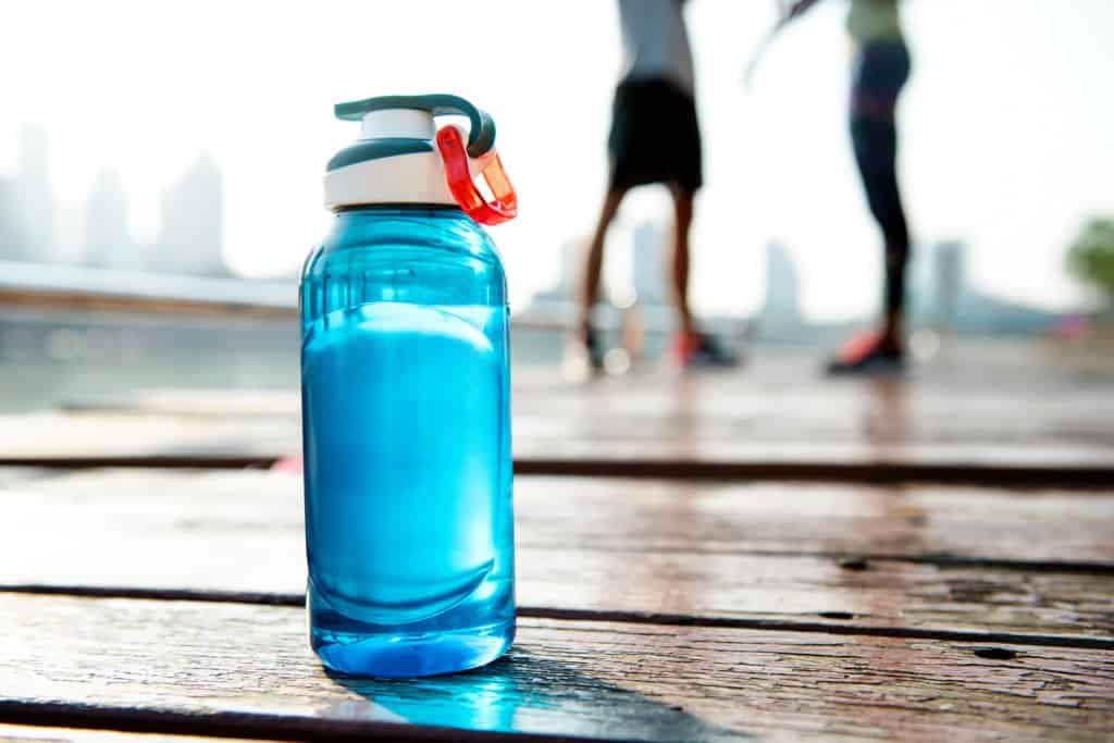 how to stay healthy while traveling - drink water
